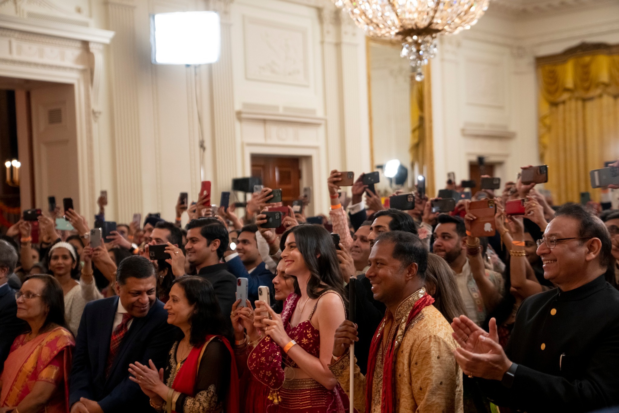 దీపావళి వేడుకల్లో అమెరికా అధ్యక్షుడు జోబైడెన్.. తొలిసారిగా శ్వేతసౌధంలో వైభవంగా సంబరాలు దీపావళి వేడుకల్లో అమెరికా అధ్యక్షుడు జోబైడెన్.. తొలిసారిగా శ్వేతసౌధంలో వైభవంగా సంబరాలు