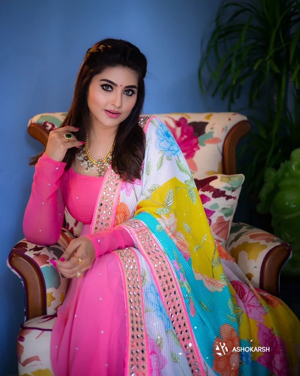 సొగసైన అందాలతో మంత్రముగ్ధులను చేస్తున్న స్నేహ సొగసైన అందాలతో మంత్రముగ్ధులను చేస్తున్న స్నేహ