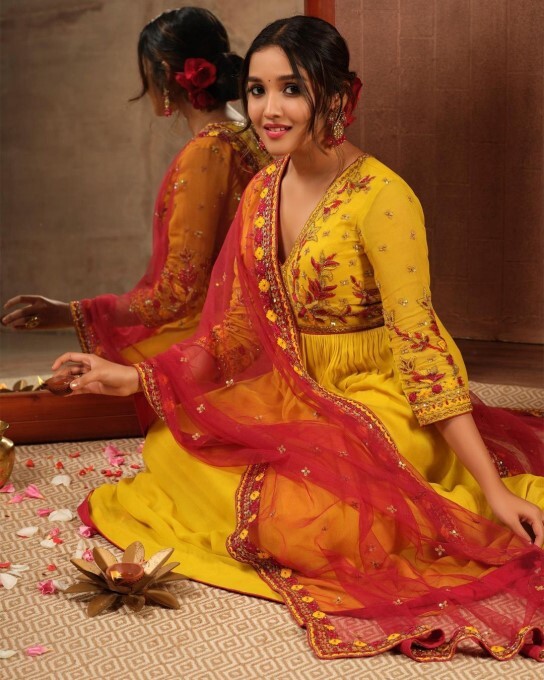 Actress Anikha Surendran Looks Gorgeous In Latest Photoshoot Photos: HD ...