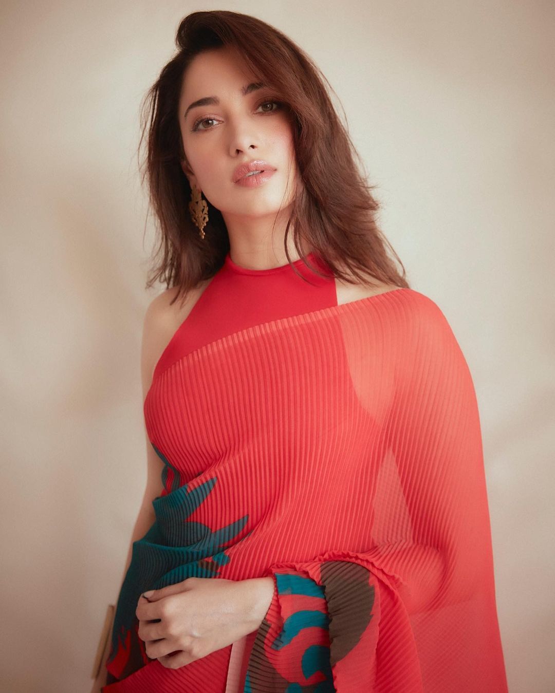 Tamannaah Bhatia Pics:  डीपनेक ब्लाउज में तमन्ना भाटिया की शानदार तस्वीरें वायरल, Photos देखकर फैंस भर रहे आहें
