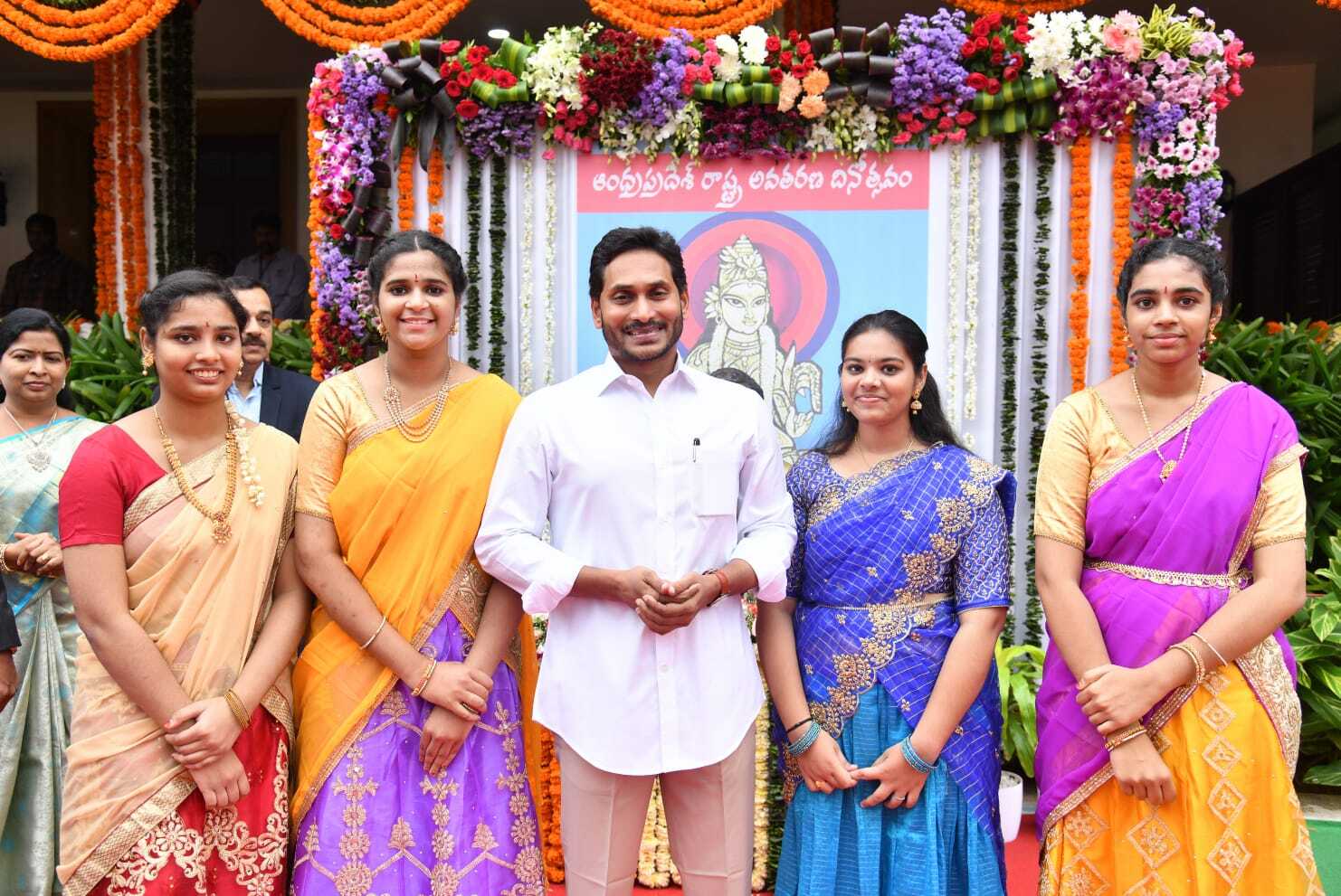 ఘనంగా ఆంధ్రప్రదేశ్ రాష్ట్ర అవతరణ దినోత్సవ వేడుకలు ఘనంగా ఆంధ్రప్రదేశ్ రాష్ట్ర అవతరణ దినోత్సవ వేడుకలు