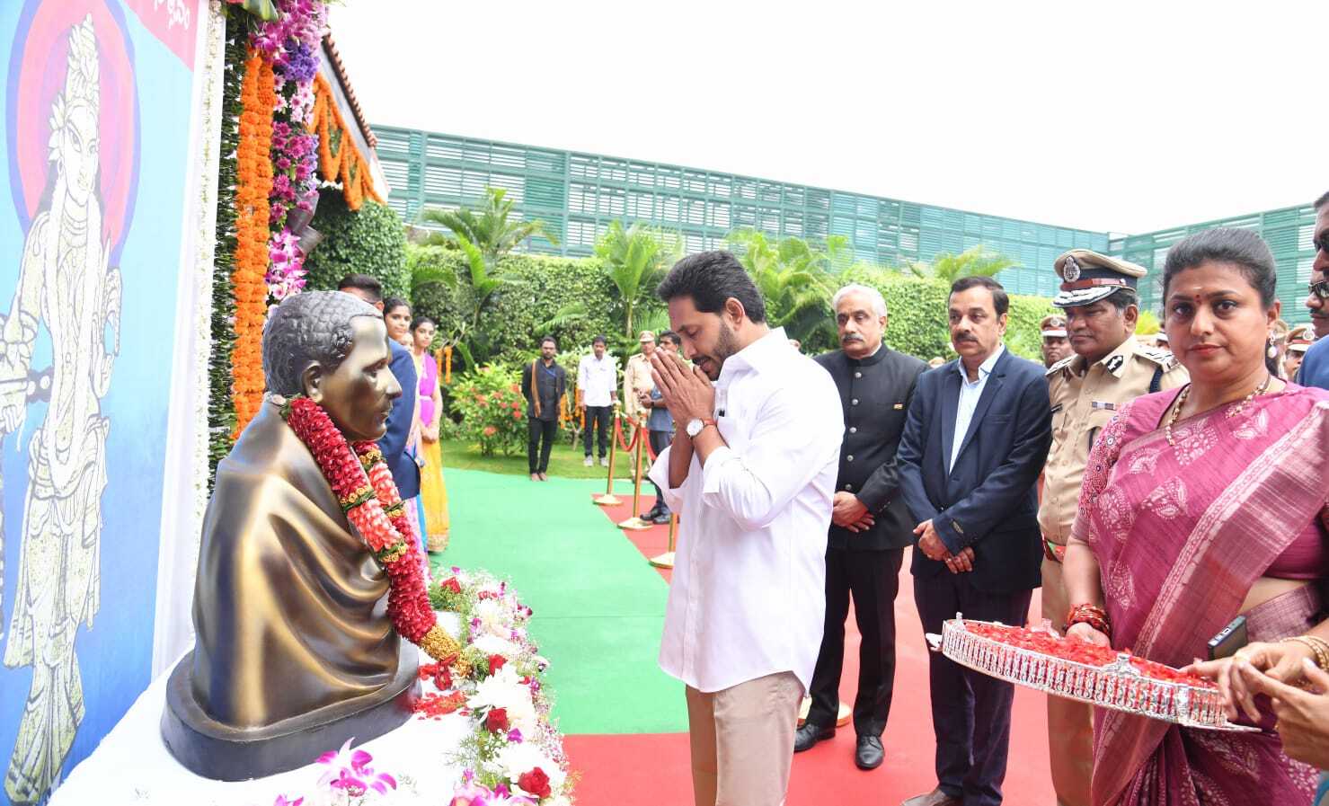 ఘనంగా ఆంధ్రప్రదేశ్ రాష్ట్ర అవతరణ దినోత్సవ వేడుకలు ఘనంగా ఆంధ్రప్రదేశ్ రాష్ట్ర అవతరణ దినోత్సవ వేడుకలు