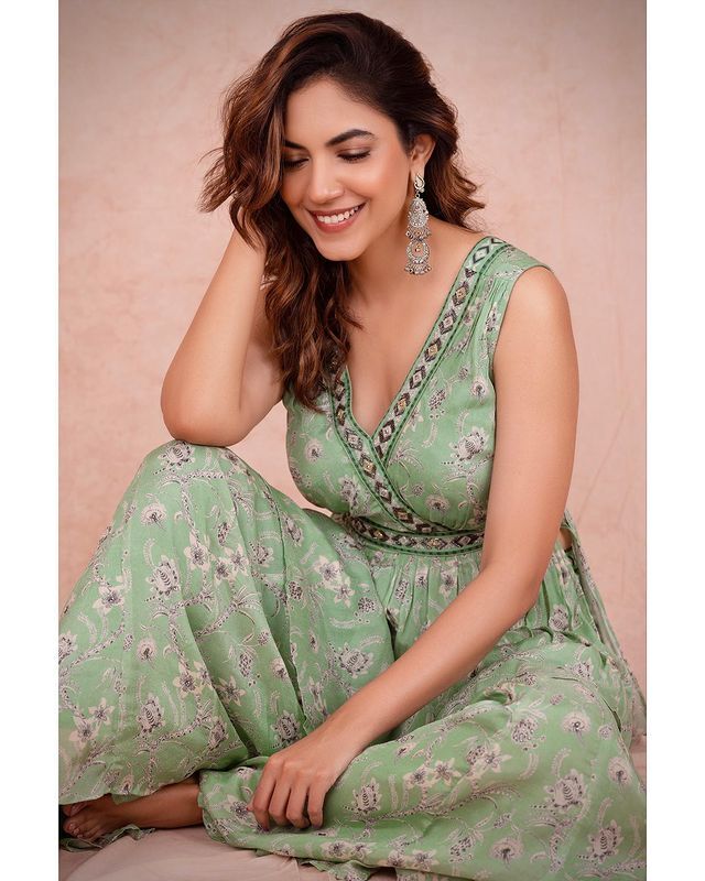 హీరోయిన్ రీతువర్మ అందాల సోయగాలు హీరోయిన్ రీతువర్మ అందాల సోయగాలు