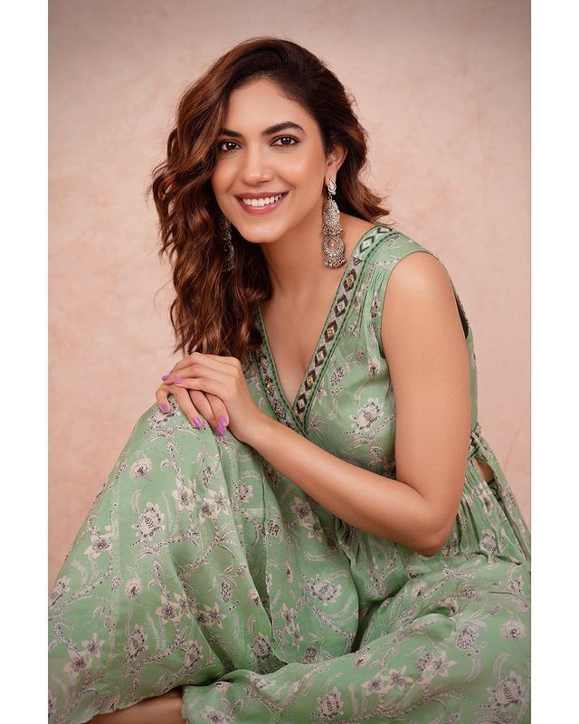 హీరోయిన్ రీతువర్మ అందాల సోయగాలు హీరోయిన్ రీతువర్మ అందాల సోయగాలు