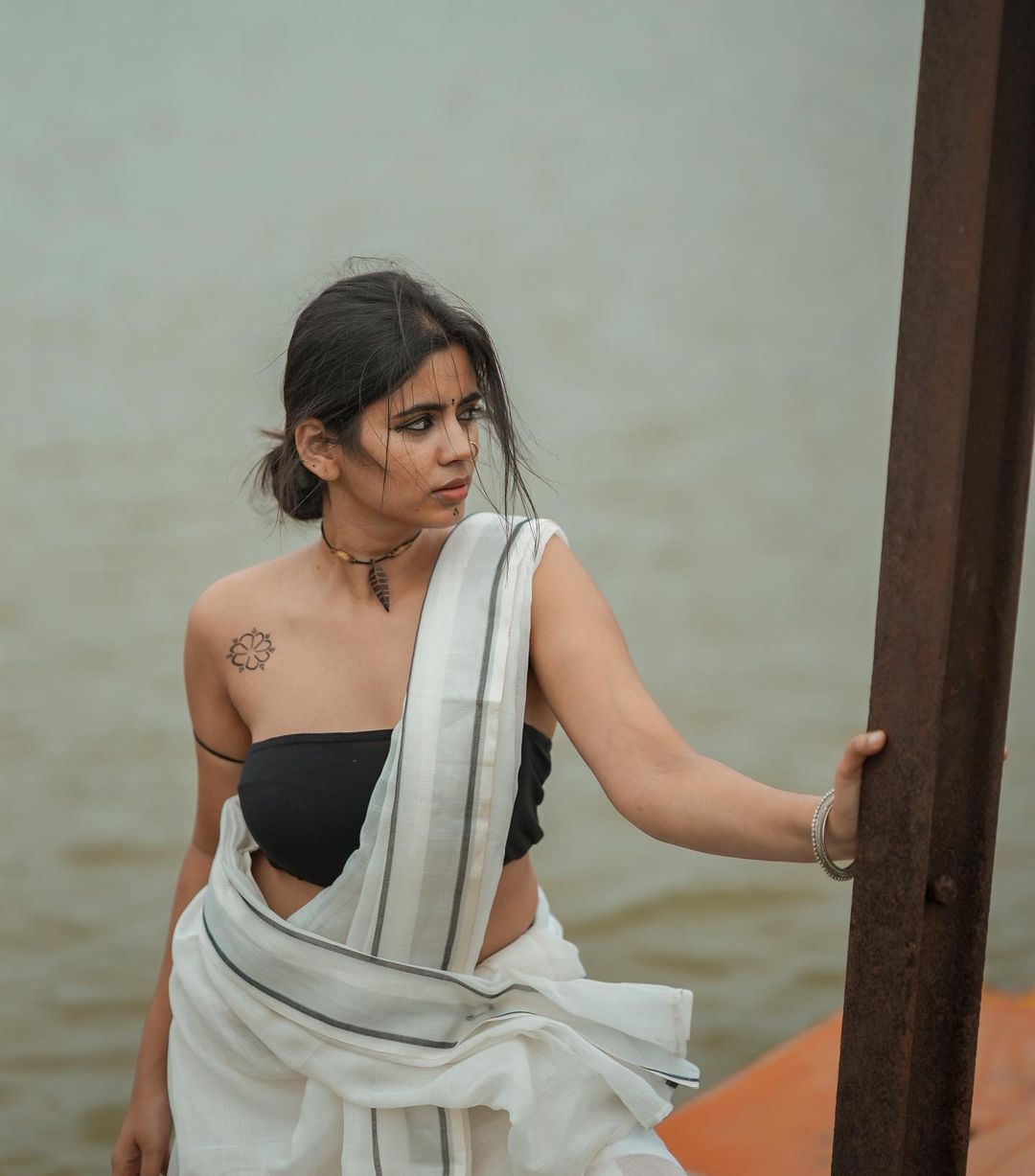 సౌందర్య నంజుండన్ - మైమరిపించే సోయగం (ఫొటోలు) సౌందర్య నంజుండన్ - మైమరిపించే సోయగం (ఫొటోలు)