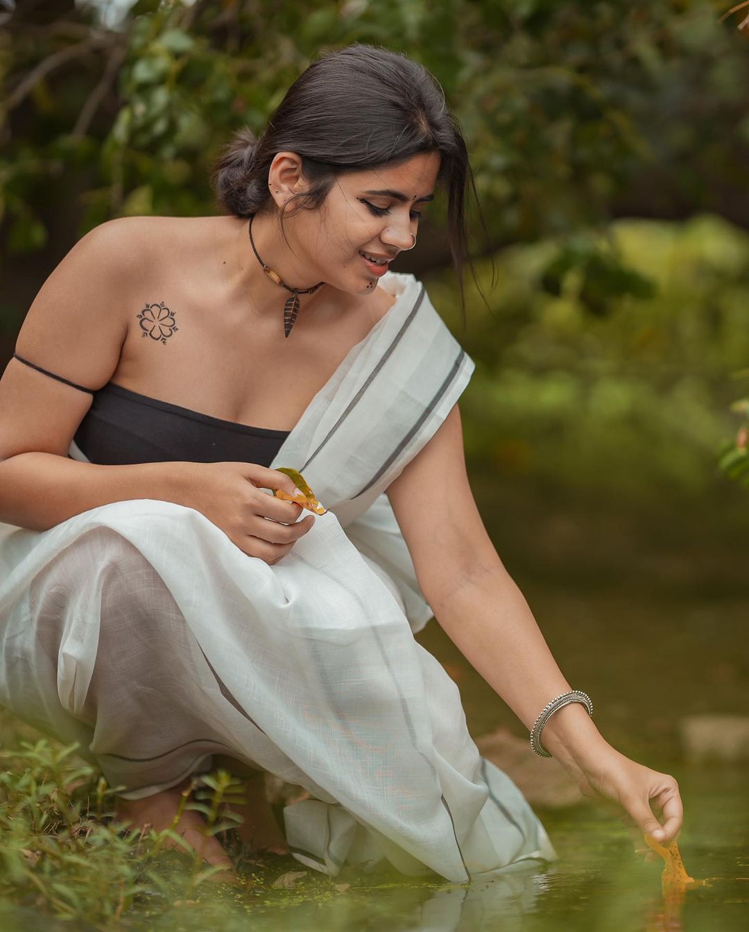 సౌందర్య నంజుండన్ - మైమరిపించే సోయగం (ఫొటోలు) సౌందర్య నంజుండన్ - మైమరిపించే సోయగం (ఫొటోలు)