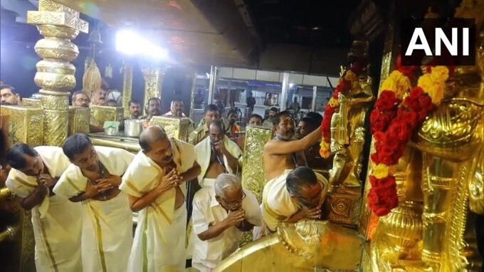 స్వామియే శరణం అయ్యప్ప శరణుగోషతో మార్మోగోతున్న శబరిమల ఆలయం స్వామియే శరణం అయ్యప్ప శరణుగోషతో మార్మోగోతున్న శబరిమల ఆలయం