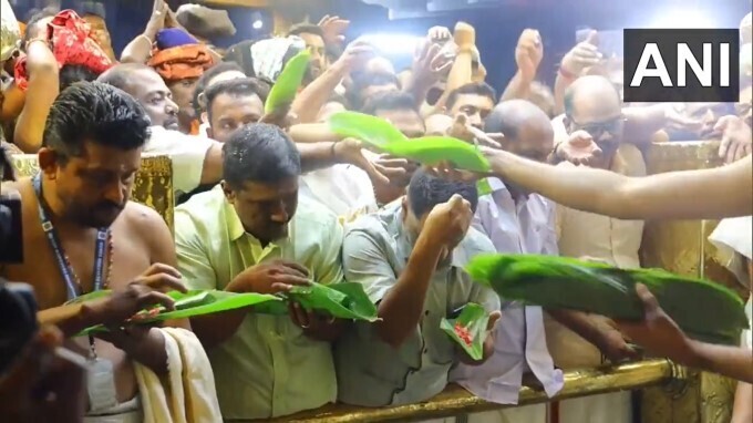 స్వామియే శరణం అయ్యప్ప శరణుగోషతో మార్మోగోతున్న శబరిమల ఆలయం స్వామియే శరణం అయ్యప్ప శరణుగోషతో మార్మోగోతున్న శబరిమల ఆలయం