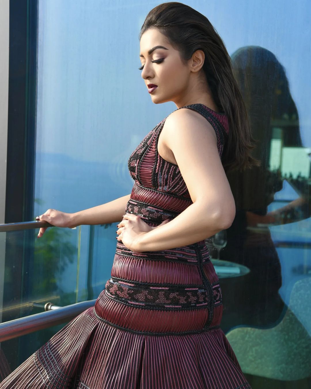 సొగసైన అందాలతో చిత్తుచేస్తున్న కేథరిన్ థ్రెస్సా.. సొగసైన అందాలతో చిత్తుచేస్తున్న కేథరిన్ థ్రెస్సా..