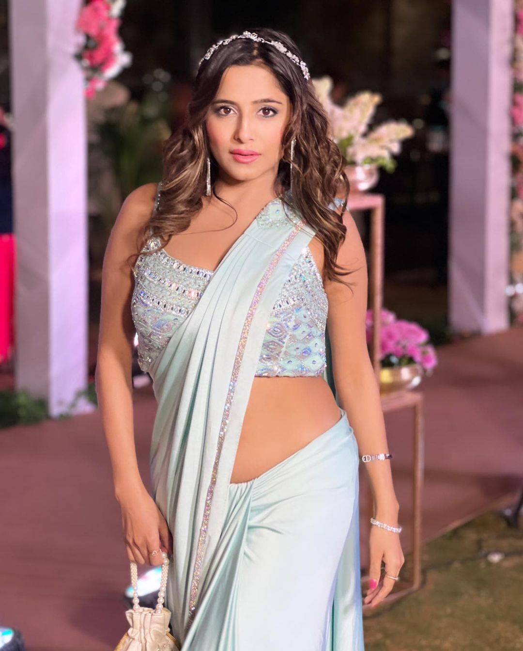 कभी साड़ी तो कभी बिकिनी, डिफरेंट अंदाज में किलर पोज देती नजर आईं Kate