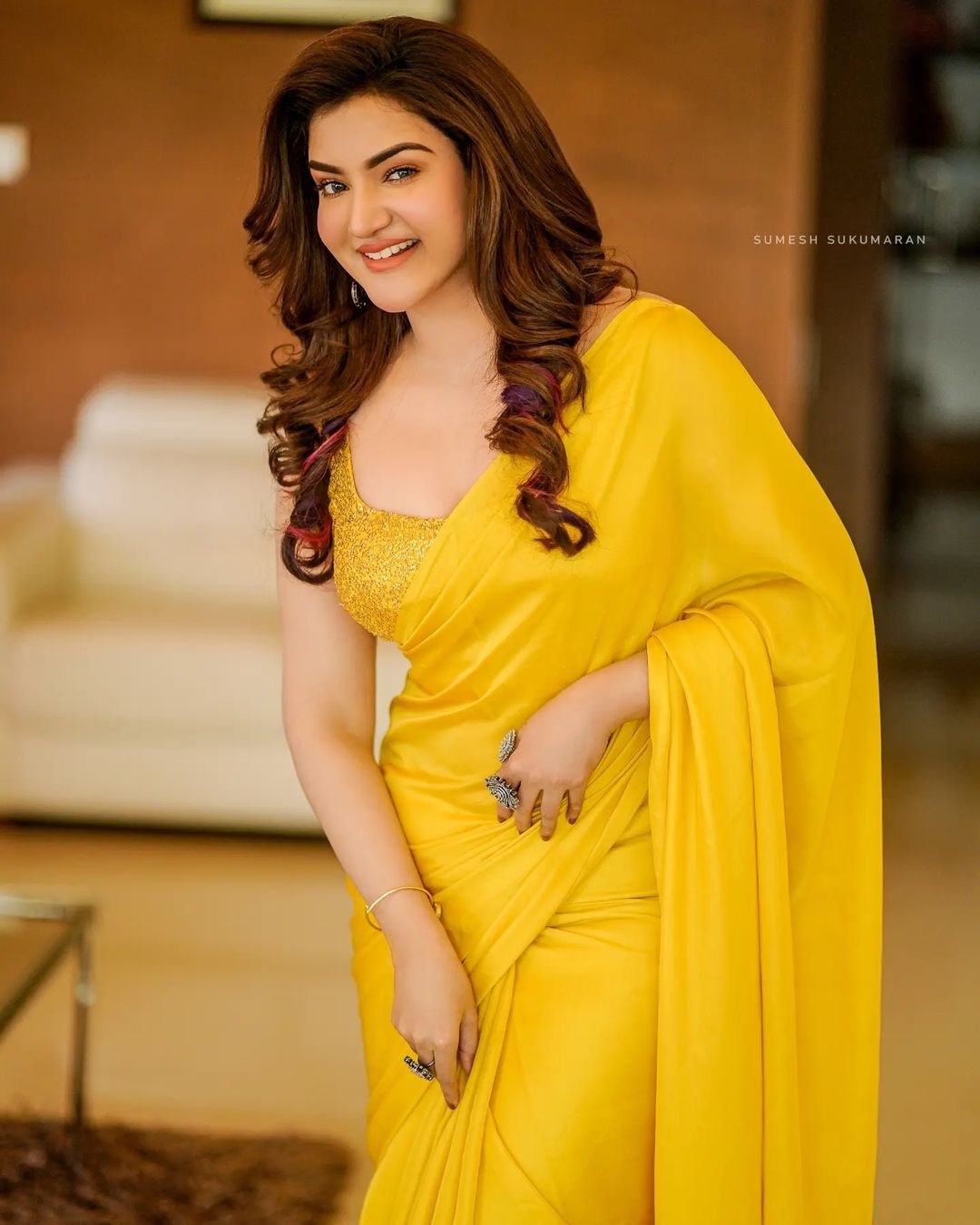 Honey Rose హాట్ అందాల షో.. కుర్రకారు గుండెల్లో సెగలు పుట్టించేస్తుందిగా..!