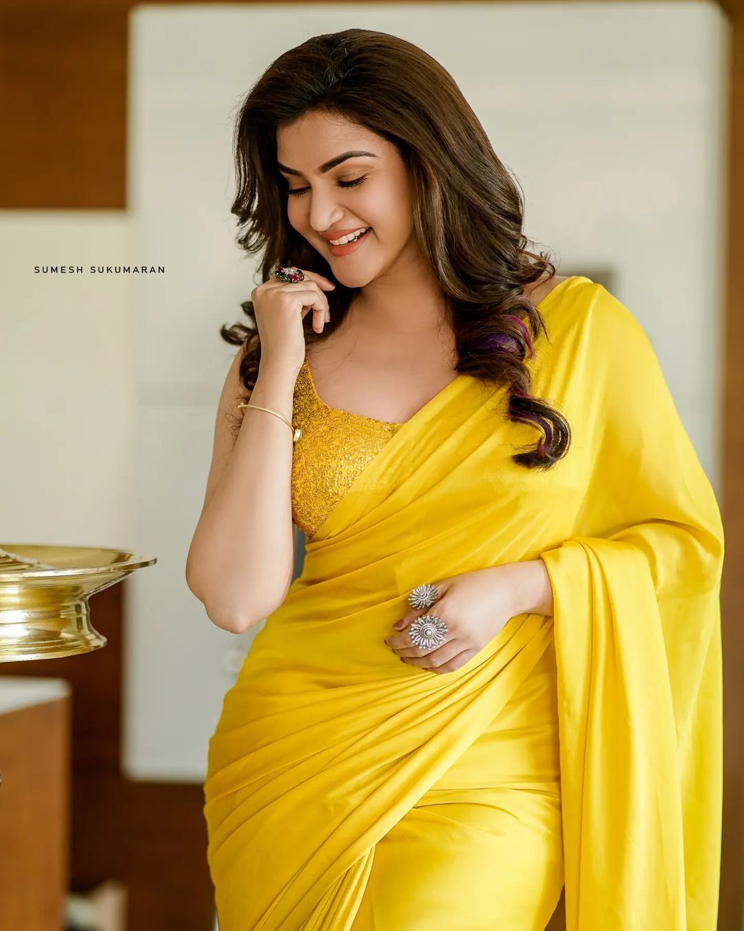 Honey Rose హాట్ అందాల షో.. కుర్రకారు గుండెల్లో సెగలు పుట్టించేస్తుందిగా..!