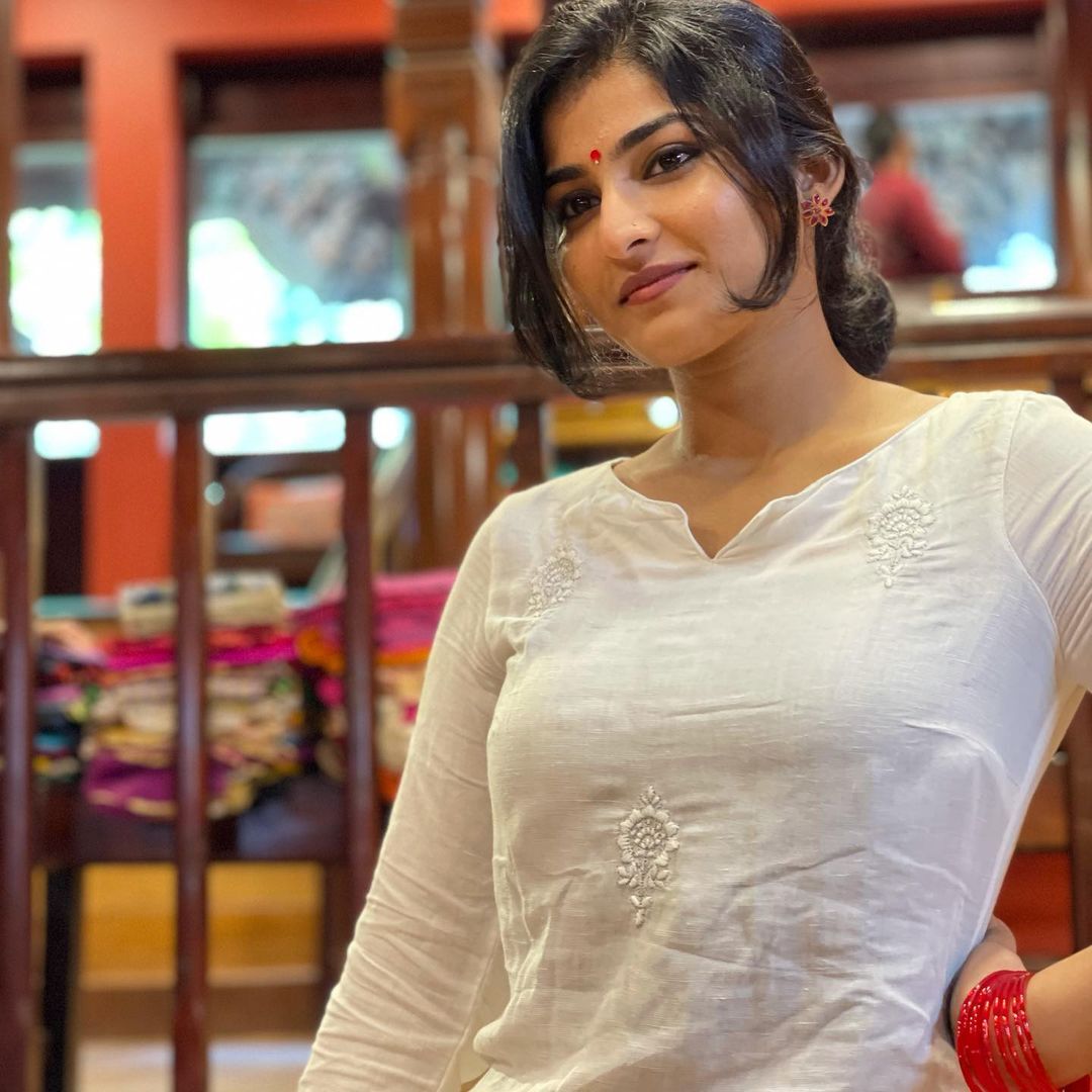 photos புடவையில் சொக்கவைக்கும் அழகு.. நடிகை காயத்ரி அசோக்கின் அசத்தல் க்ளிக்ஸ்! actress