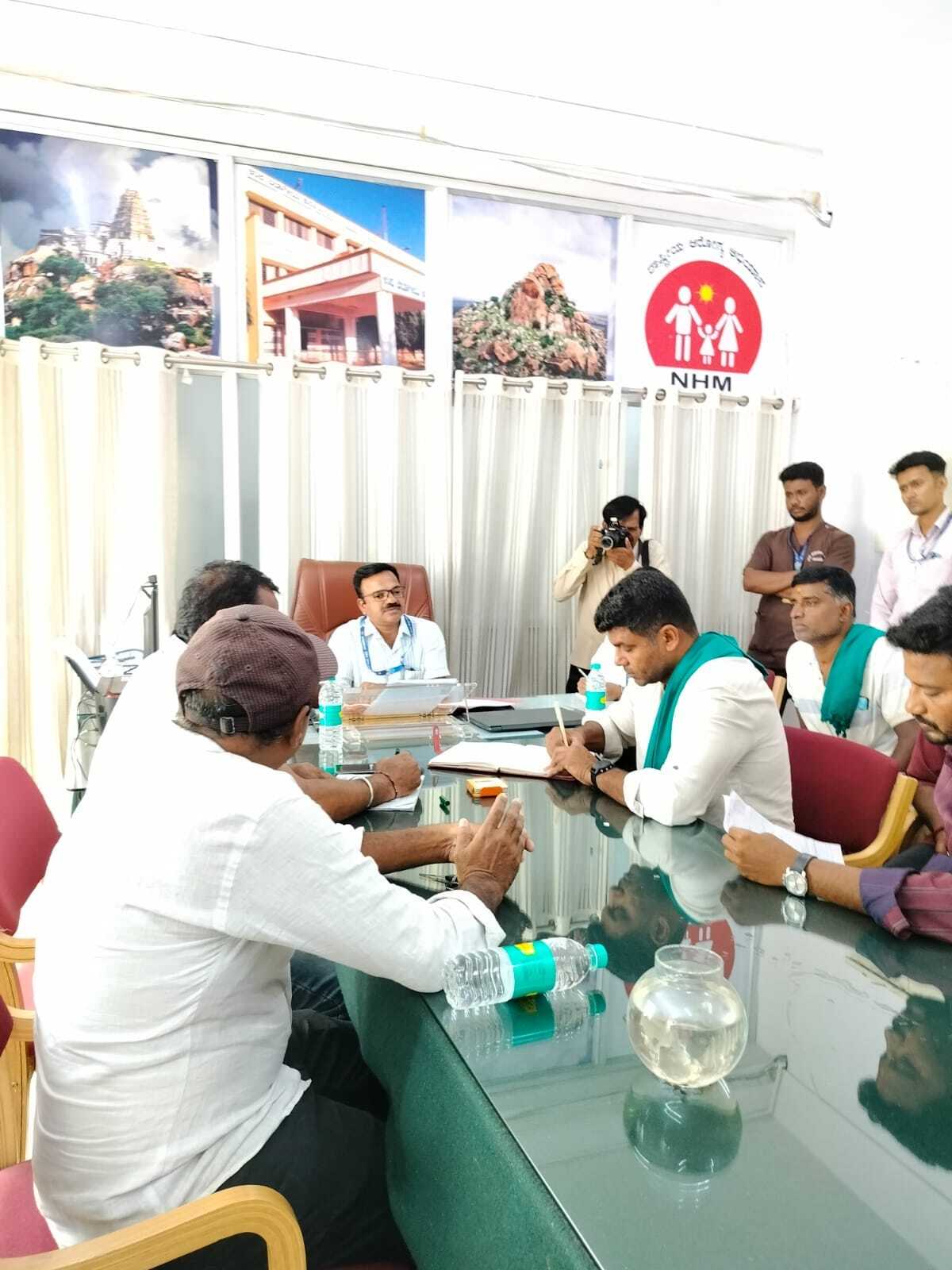 ಪಾಂಡವಪುರ ಆಸ್ಪತ್ರೆಗೆ ಶಾಸಕ ದರ್ಶನ್ ಪುಟ್ಟಣ್ಣಯ್ಯ ಭೇಟಿ Melukote MLA Darshan