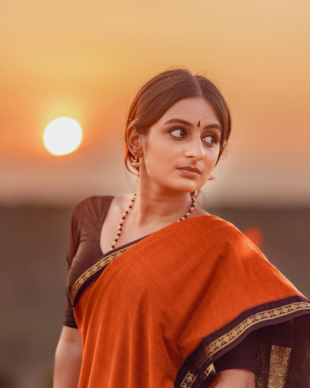 Esther Anil: ഓറഞ്ചിൽ ക്യൂട്ടായി എസ്തർ അനിൽ... സൗത്ത് സുന്ദരിയുടെ സമ്മർ ലുക്ക് ഏറ്റെടുത്ത് ആരാധകർ, ചിത്രങ്ങൾ കാണാം