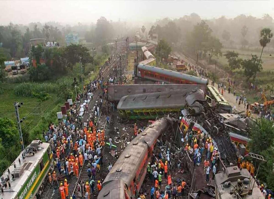 Coromandel Express accident দুর্ঘটনাস্থল পরিদর্শন করে ত্রাণকার্য