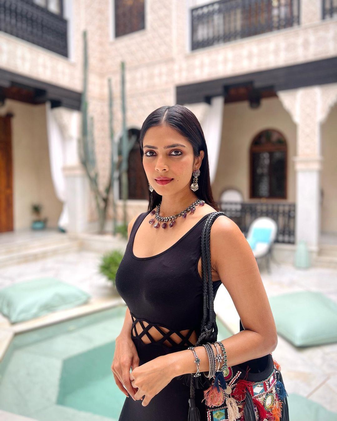 Malavika Mohanan: ദീപിക അല്ല, ഇത് മാളവിക... ഗ്ലാമർ പോസിൽ ആരാധകരെ ഞെട്ടിച്ച് തെന്നിന്ത്യൻ സൂപ്പർ താരം, ചിത്രങ്ങൾ കാണാം