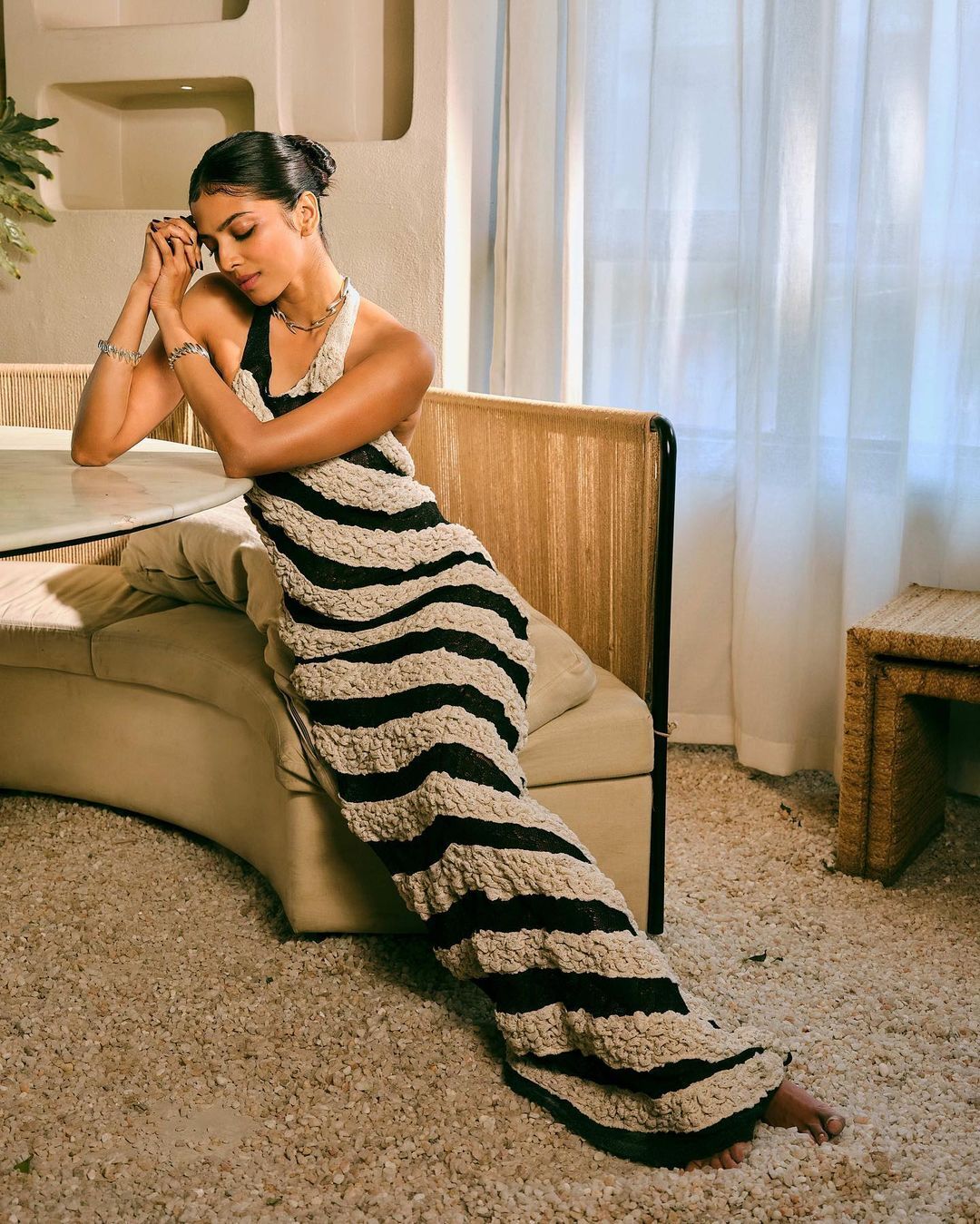 Malavika Mohanan: ദീപിക അല്ല, ഇത് മാളവിക... ഗ്ലാമർ പോസിൽ ആരാധകരെ ഞെട്ടിച്ച് തെന്നിന്ത്യൻ സൂപ്പർ താരം, ചിത്രങ്ങൾ കാണാം