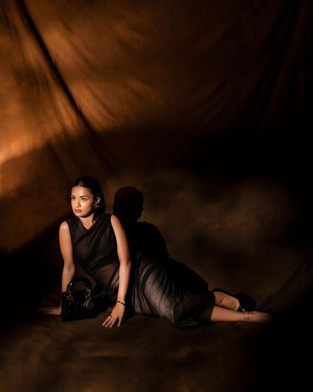 ट्रांस्पेरेंट आउटफिट पहन अवनीत कौर ने फ्लॉन्ट किया कर्वी फिगर, सेक्सी अदाओं से बढ़ाया इंटनरेट का पारा