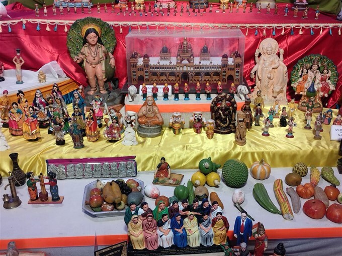 ರೇಷ್ಮೆ ನಗರಿಯಲ್ಲಿ ಪ್ರವಾಸಿಗರನ್ನು ತನ್ನತ್ತ ಸೆಳೆಯುತ್ತಿದೆ ದಸರಾ ಬೊಂಬೆಗಳ