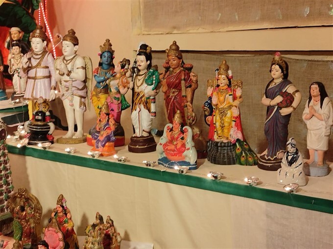 ರೇಷ್ಮೆ ನಗರಿಯಲ್ಲಿ ಪ್ರವಾಸಿಗರನ್ನು ತನ್ನತ್ತ ಸೆಳೆಯುತ್ತಿದೆ ದಸರಾ ಬೊಂಬೆಗಳ