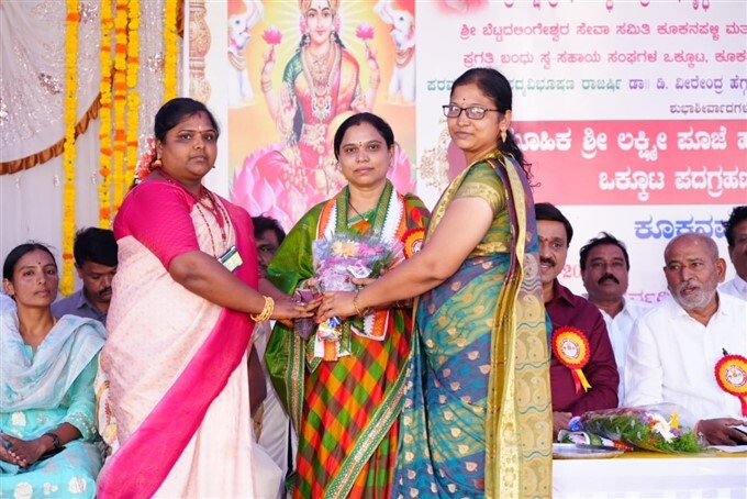 G.Janardhana Reddy: ಲಕ್ಷ್ಮಿ ಪೂಜಾ ಕಾರ್ಯಕ್ರಮದಲ್ಲಿ ಭಾಗಿಯಾಗಿ ಗಮನ ಸೆಳೆದ ಗಾಲಿ ...