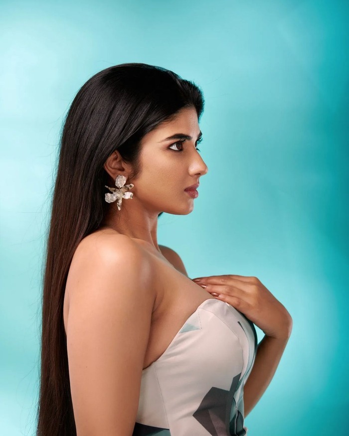 మత్తెక్కించే అందాలతో మాయ చేస్తున్న ప్రగ్యా నగ్రా. | Actress Pragya Nagra latest stills goes